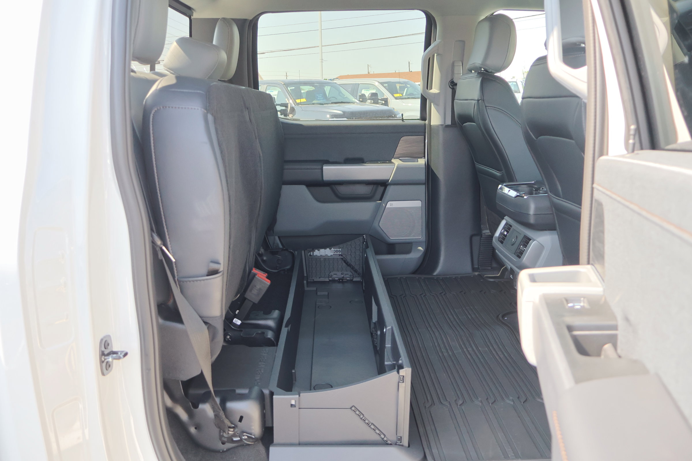 Certified 2025 Ford F150 Lariat w/ Equipment Group 501A Mid image 31