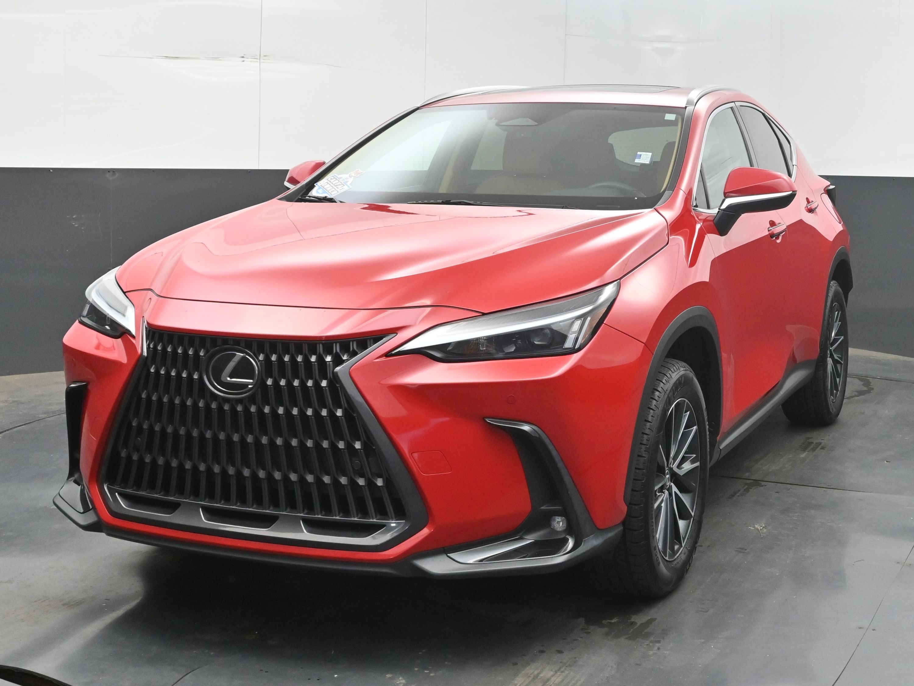 Used 2025 Lexus NX 250 FWD w/ Towing Package (2000 Lbs) image 4