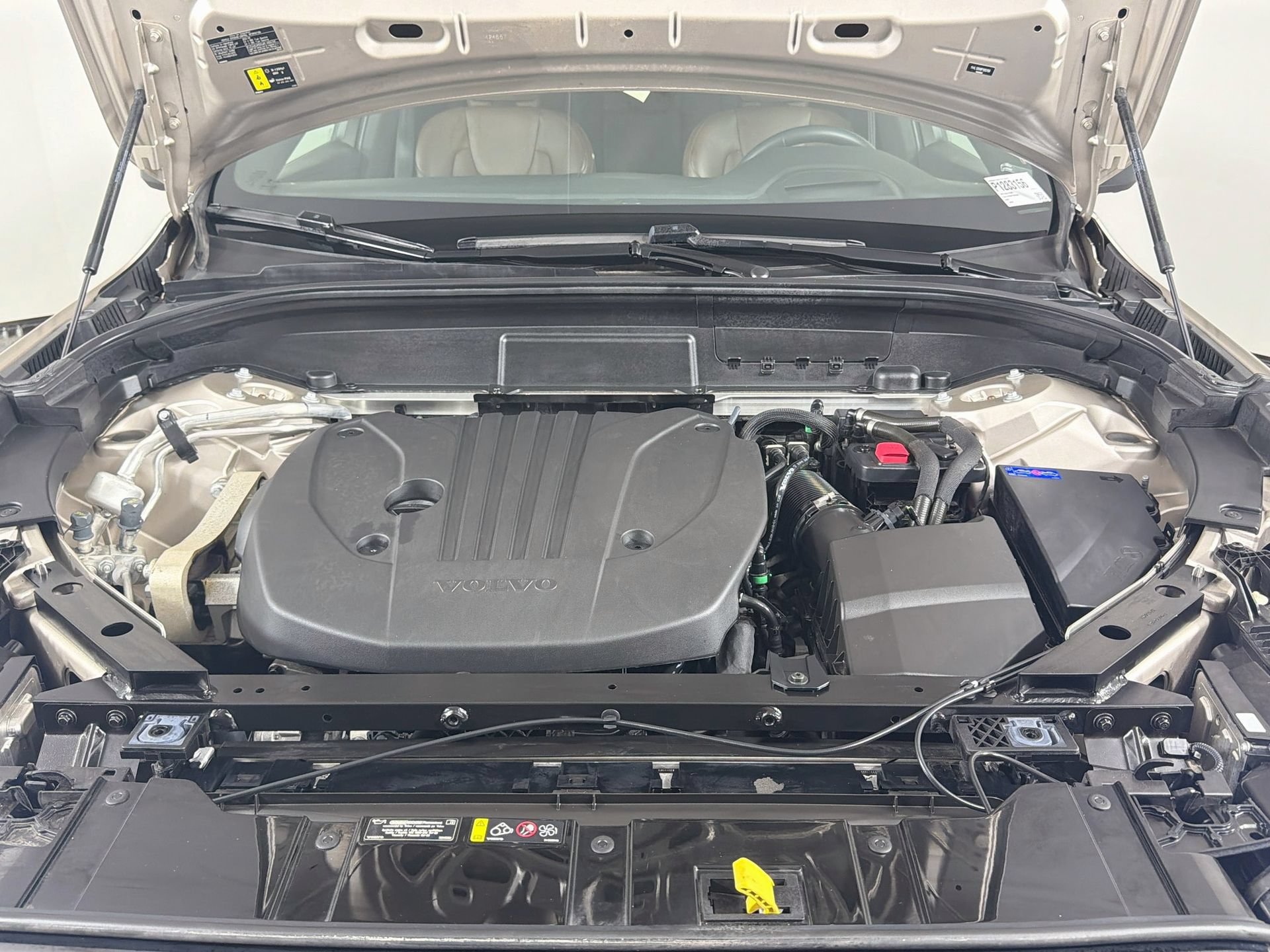 Certified 2023 Volvo XC60 B5 Ultimate w/ Climate Package AWD/4WD image 32
