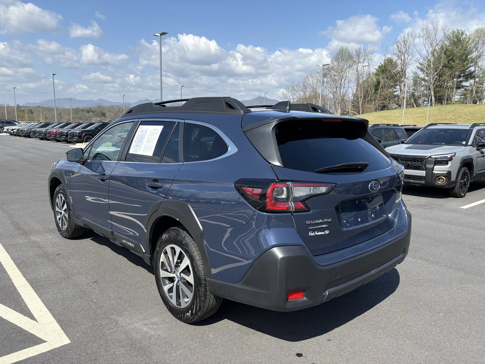 Used 2025 Subaru Outback Premium AWD/4WD image 6