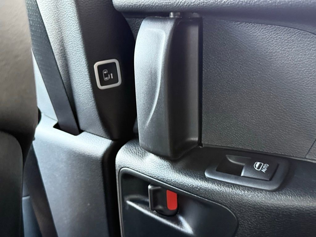 Used 2025 Chrysler Pacifica Select FWD image 39