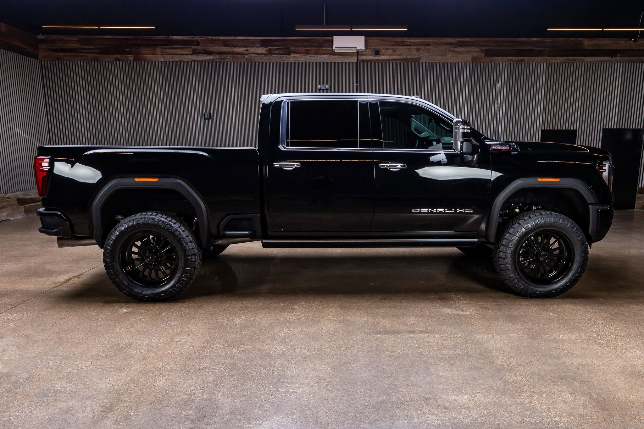 Used 2025 GMC Sierra 2500 Denali w/ Denali Reserve Package image 11