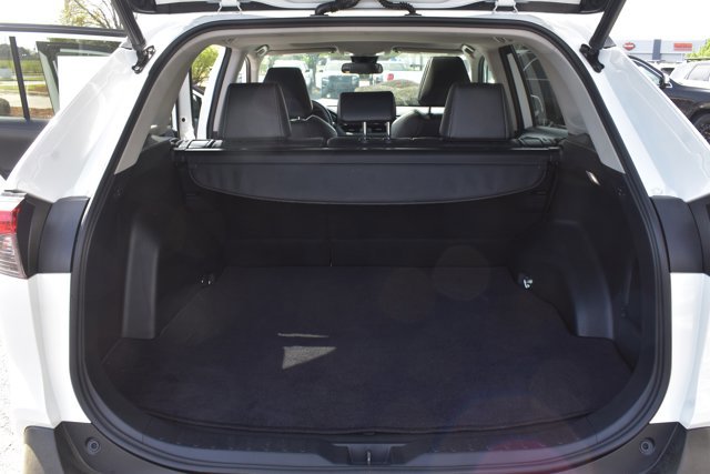 Used 2022 Toyota RAV4 XLE Premium image 17