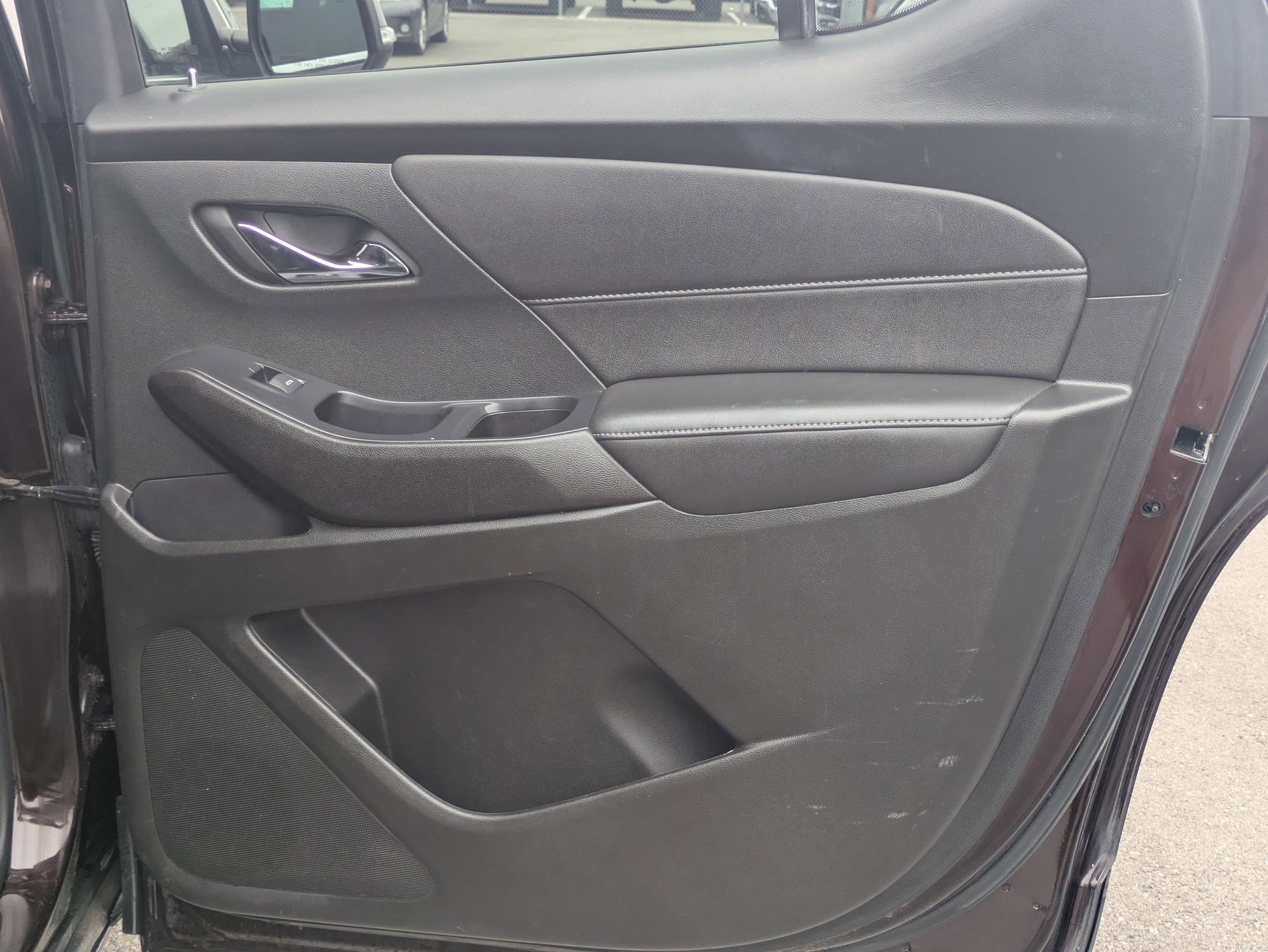 Used 2022 Chevrolet Traverse LT image 25