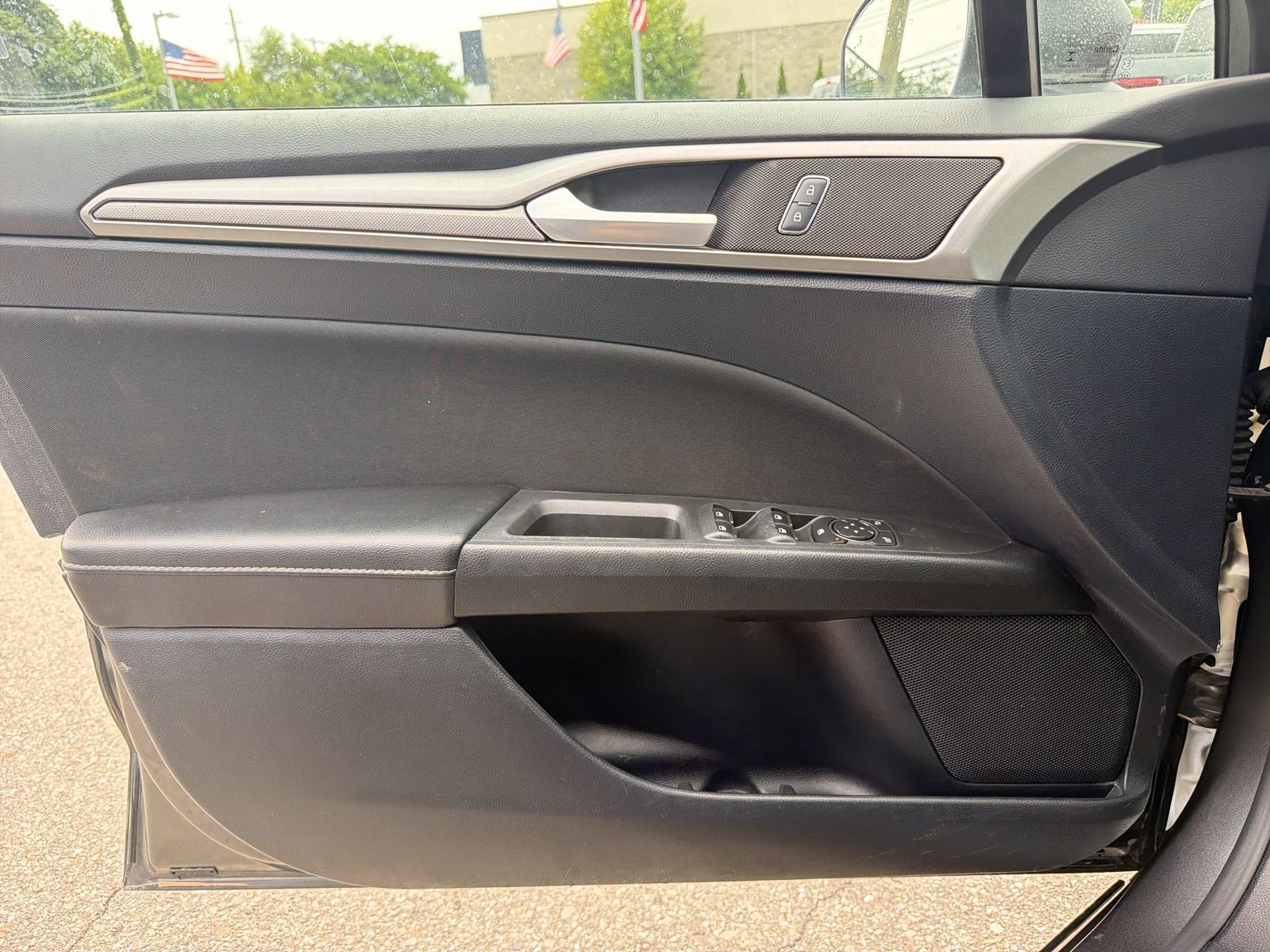 Used 2020 Ford Fusion SE FWD image 30