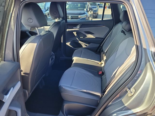 Certified 2025 Volkswagen Tiguan SE R-Line AWD/4WD image 12