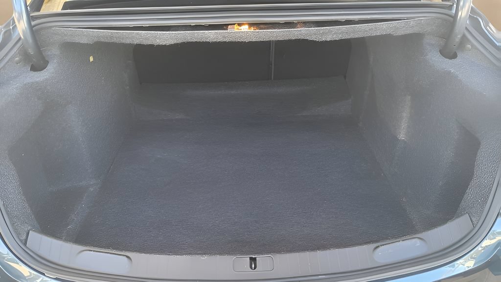 Used 2018 Chevrolet Impala LT FWD image 28