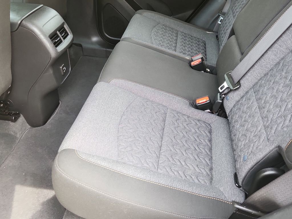 Used 2023 Chevrolet Equinox LT w/ Driver Convenience Package image 9