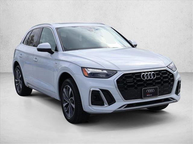 Used 2022 Audi Q5 2.0T Premium w/ Convenience Package image 3