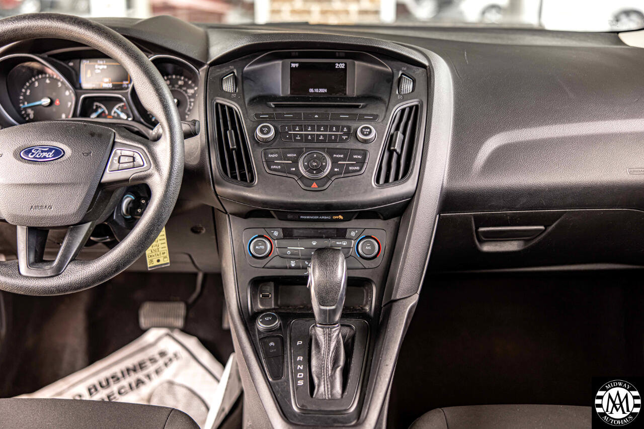 Used 2017 Ford Focus SE image 37