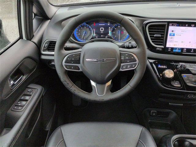 New 2025 Chrysler Voyager LX image 15