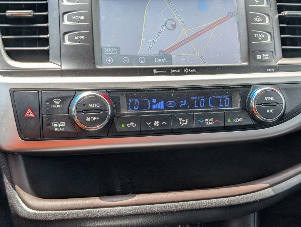 Used 2018 Toyota Highlander XLE image 25