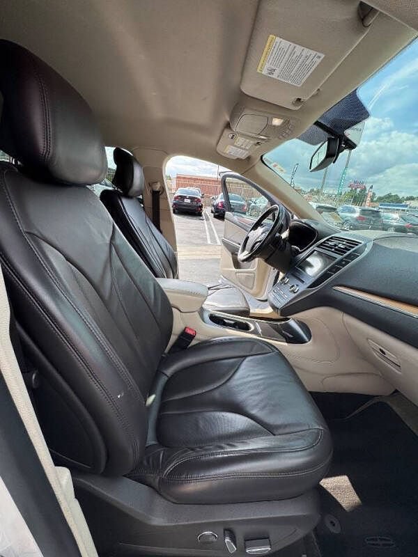 Used 2017 Lincoln MKC Select w/ Select Plus Package FWD image 13