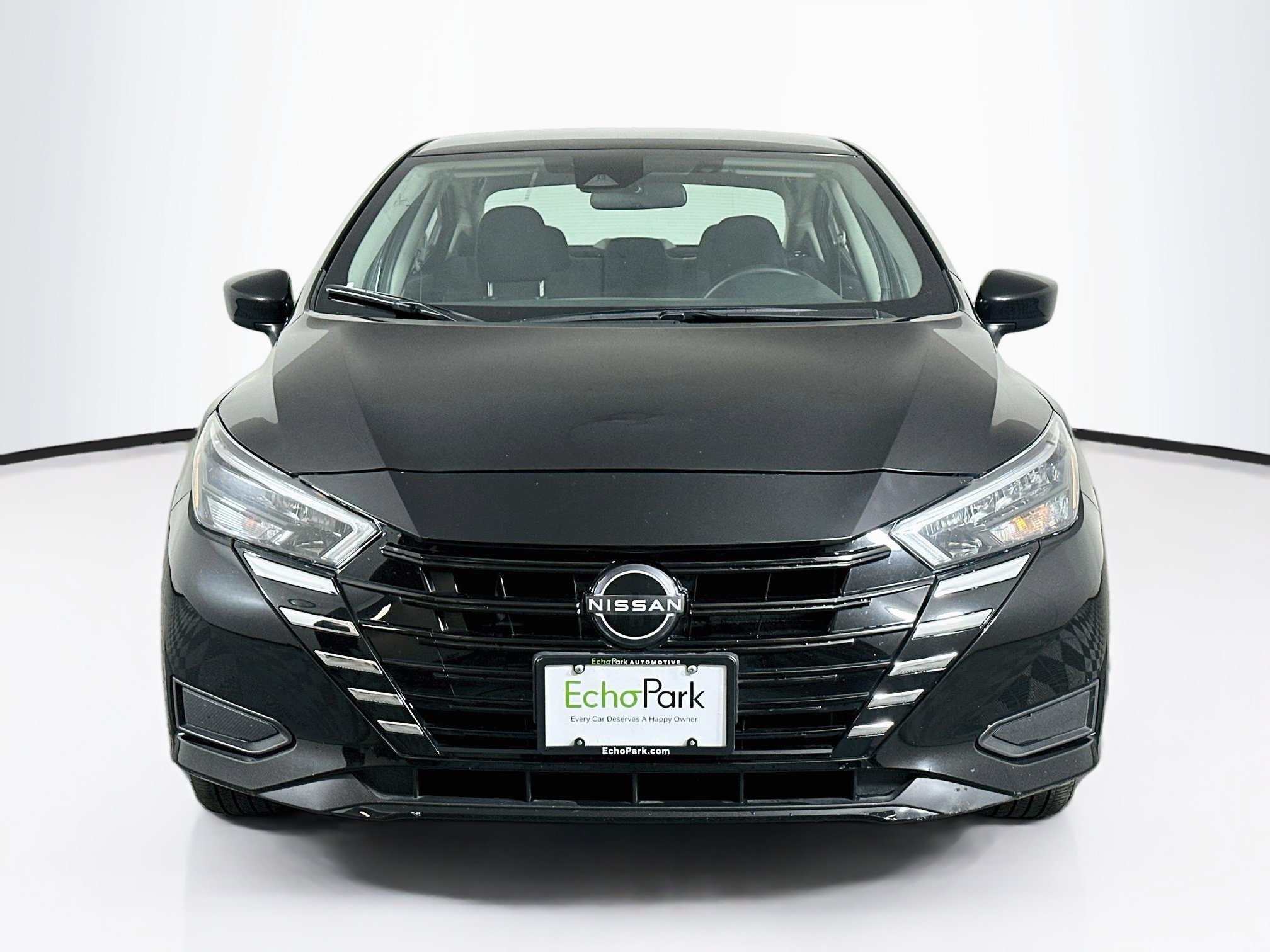 Used 2025 Nissan Versa SV FWD image 2