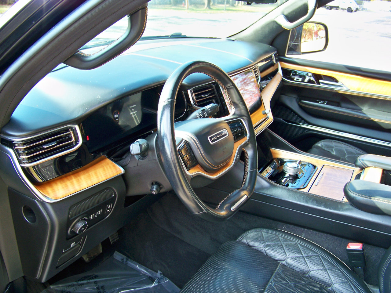 Used 2022 Jeep Grand Wagoneer Series III w/ Rear Seat Video Group 1 image 31