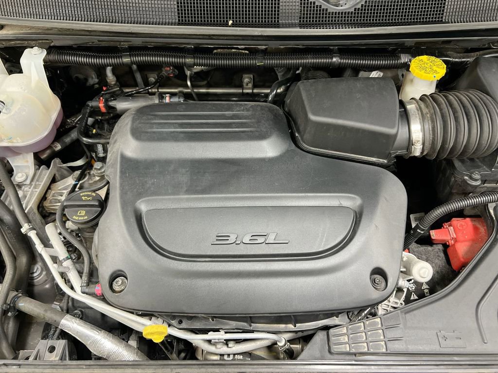 Used 2024 Chrysler Pacifica Touring-L image 25