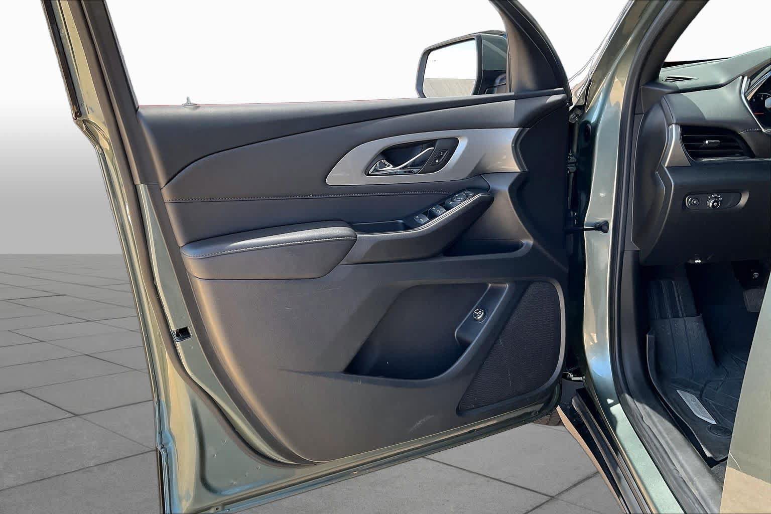 Used 2023 Chevrolet Traverse LT FWD image 20