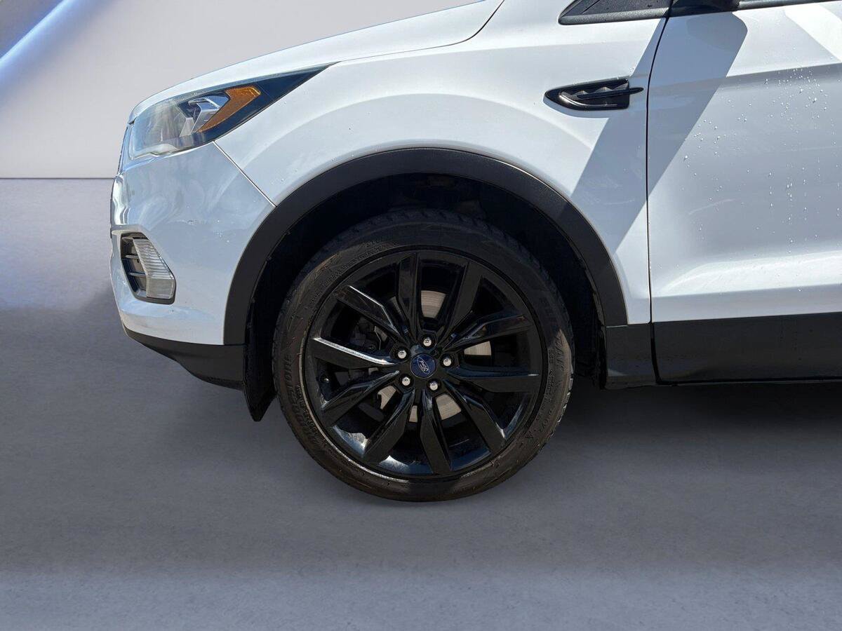 Used 2017 Ford Escape SE w/ SE Sport Appearance Package AWD/4WD image 14