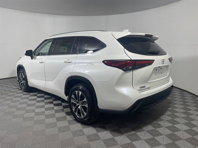 Certified 2020 Toyota Highlander XLE AWD/4WD image 5