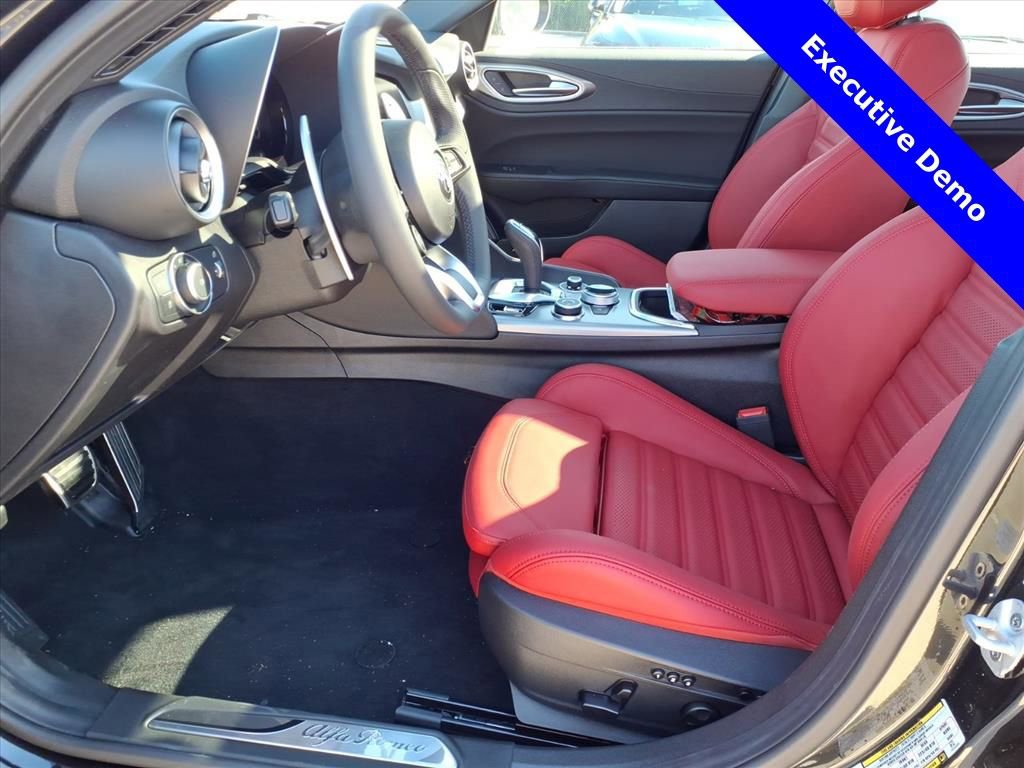 New 2025 Alfa Romeo Giulia w/ Veloce Package Rwd image 13