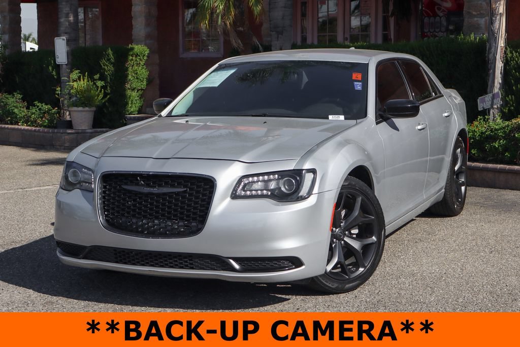 Used 2023 Chrysler 300 Touring w/ Sport Appearance Package RWD image 4