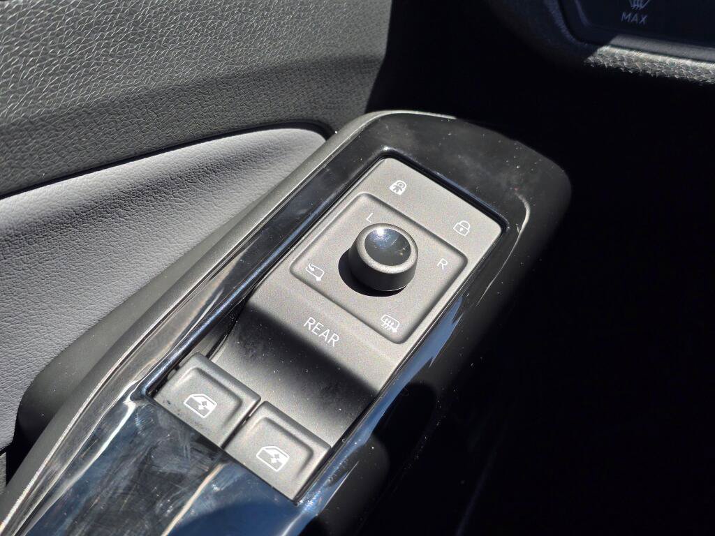 Used 2022 Volkswagen ID.4 Pro S RWD image 30