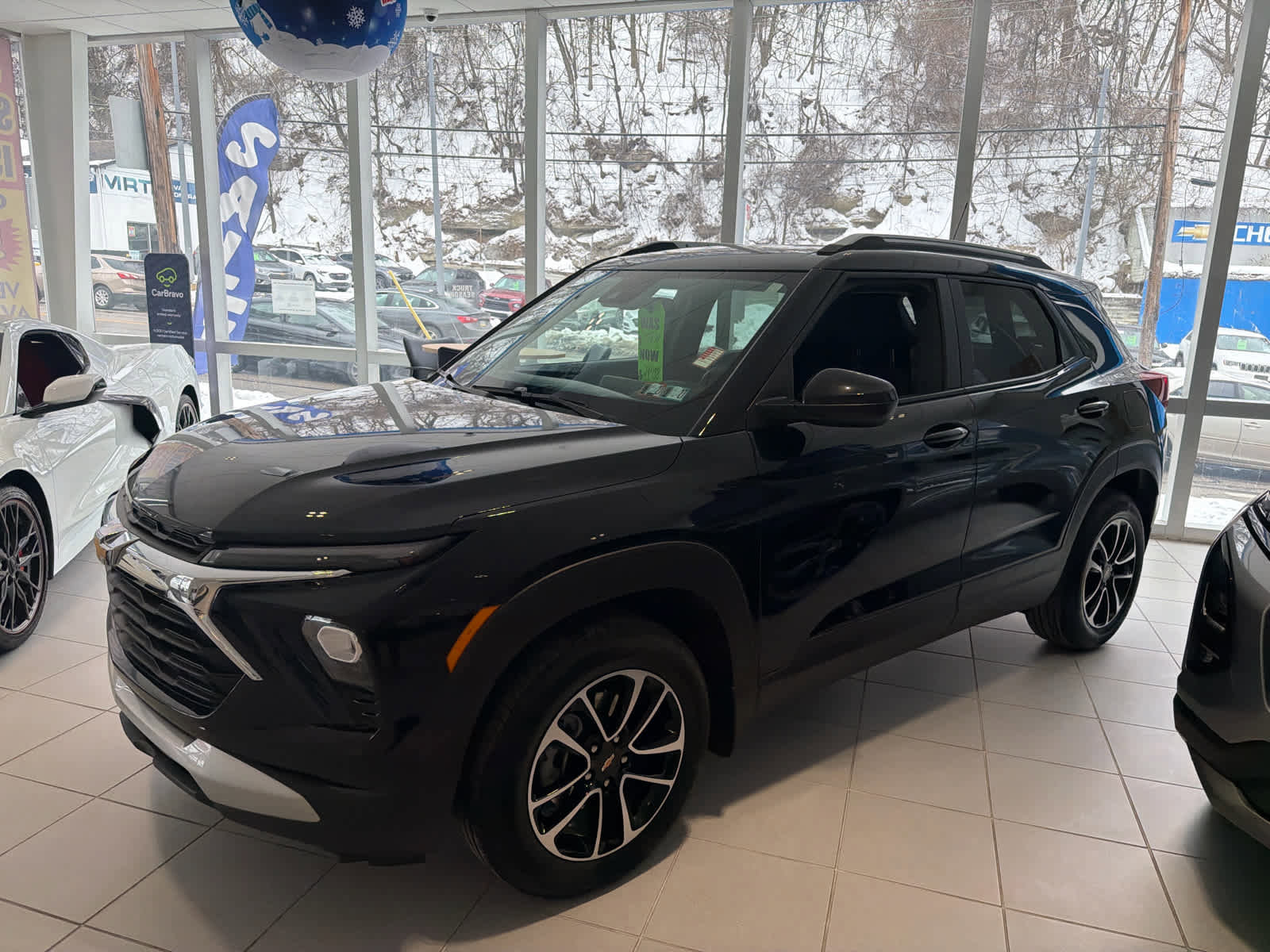 Used 2025 Chevrolet TrailBlazer LT w/ Convenience Package image 2