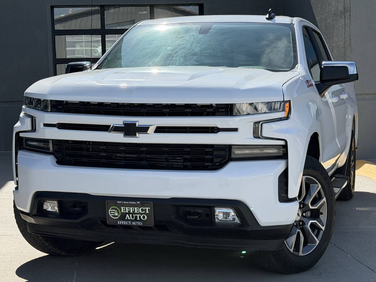 Used 2020 Chevrolet Silverado 1500 RST w/ RST Value Package AWD/4WD image 3