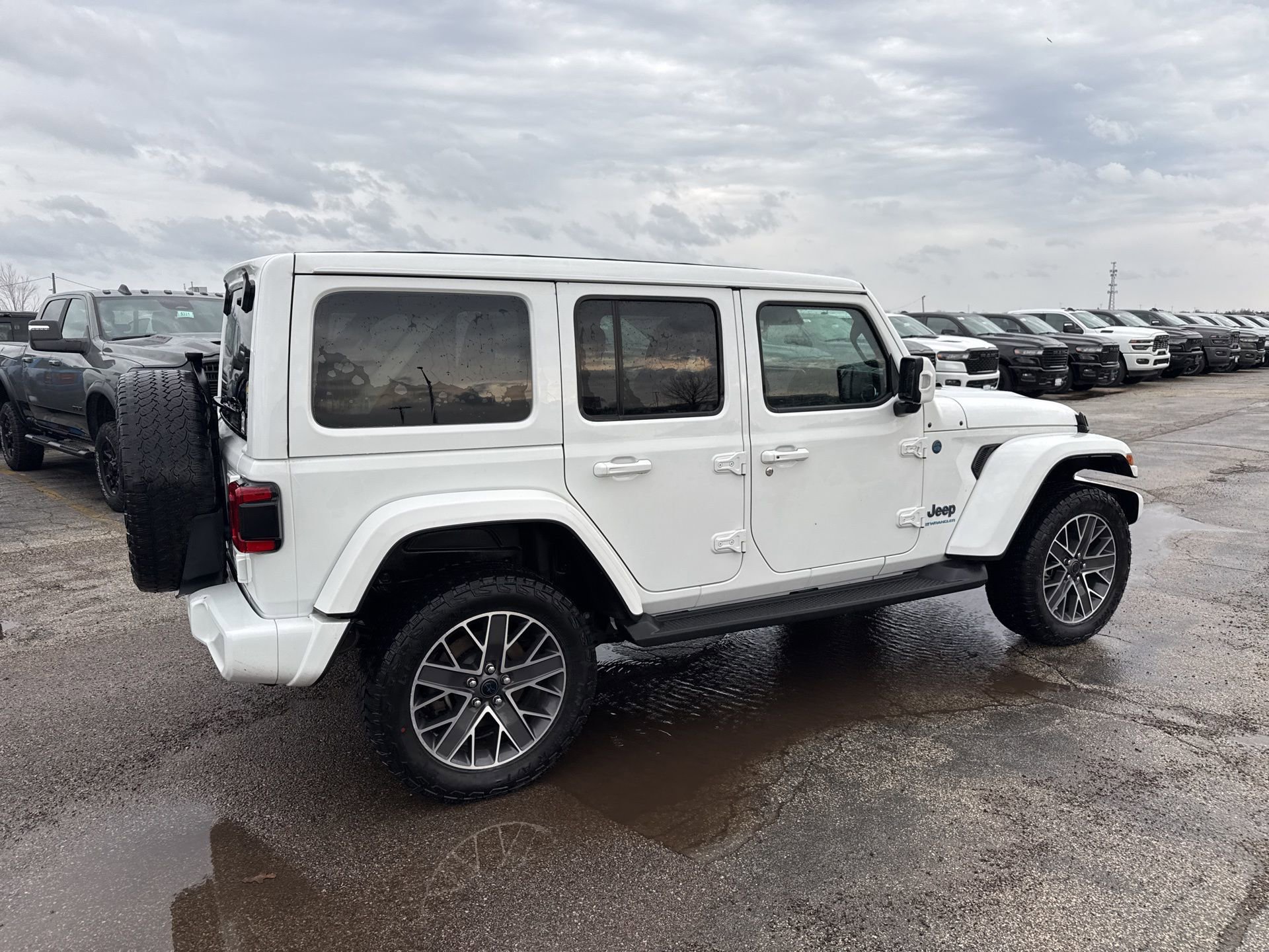 Used 2024 Jeep Wrangler High Altitude AWD/4WD image 6