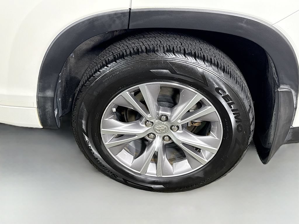 Used 2014 Toyota Highlander XLE AWD/4WD image 39