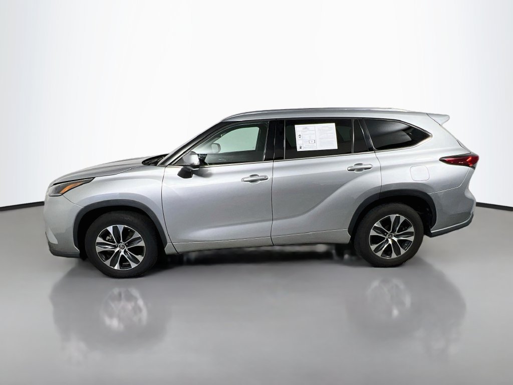 Used 2021 Toyota Highlander XLE FWD image 6