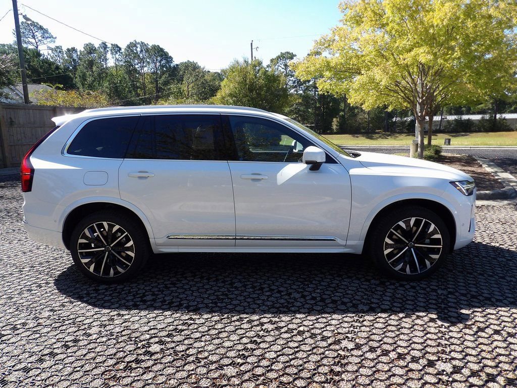 New 2026 Volvo XC90 B6 Plus w/ Protection Package Premier AWD/4WD image 4