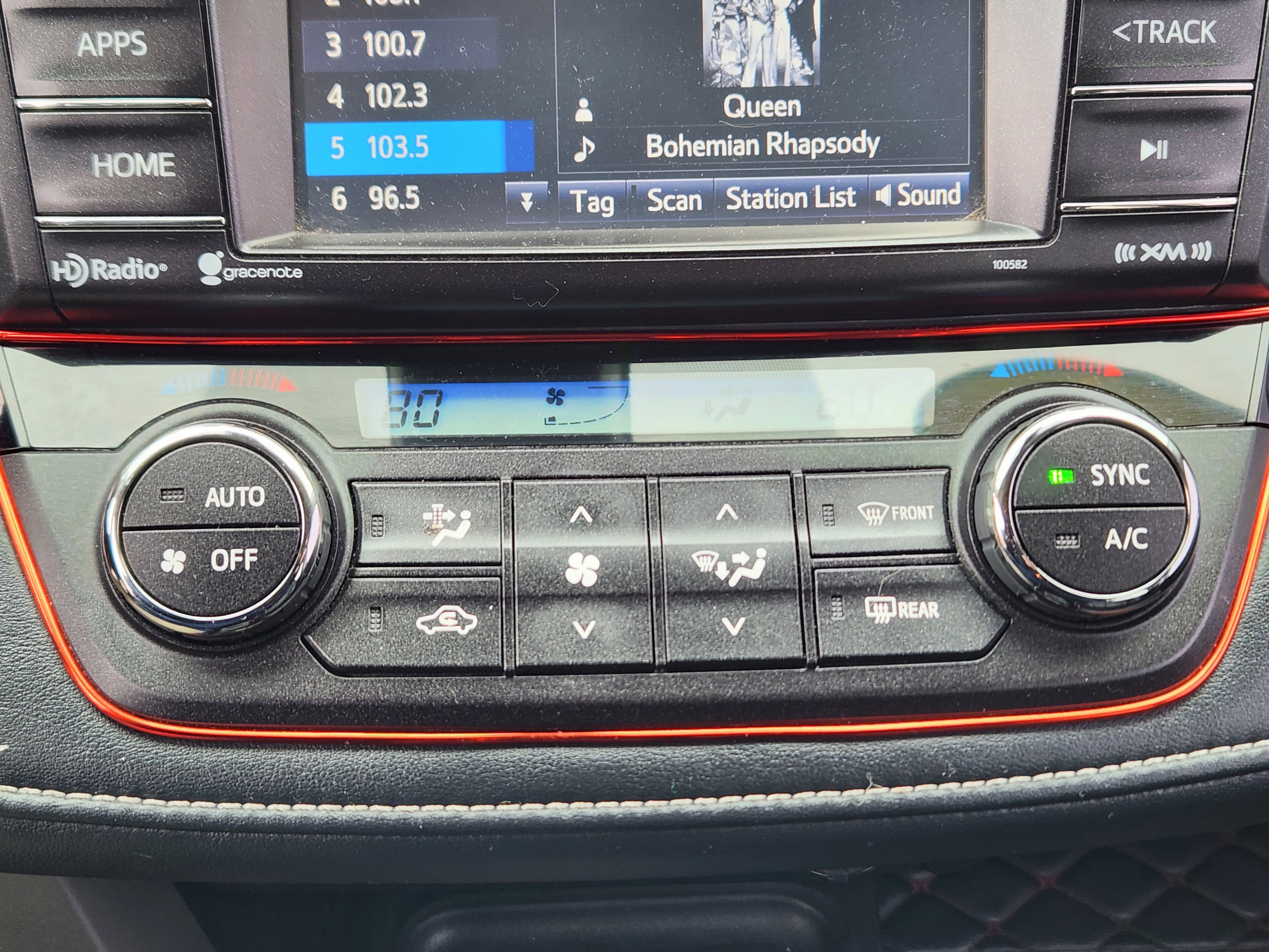 Used 2018 Toyota RAV4 XLE FWD image 15