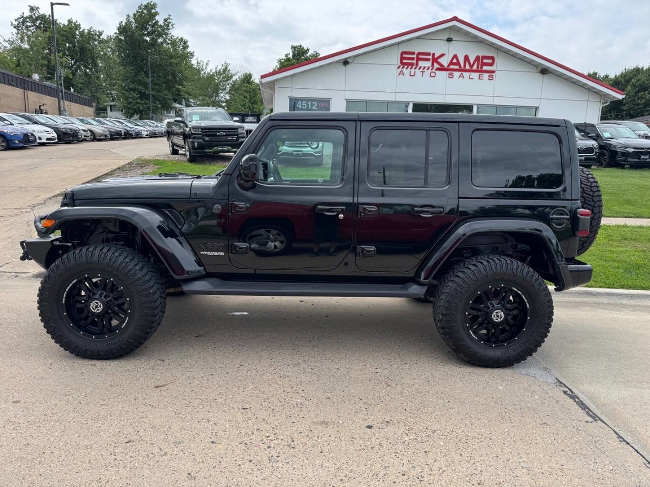 Used 2021 Jeep Wrangler Unlimited Sahara image 2
