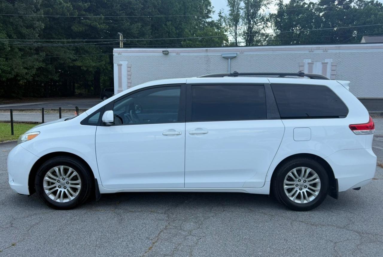 Used 2013 Toyota Sienna XLE FWD image 5