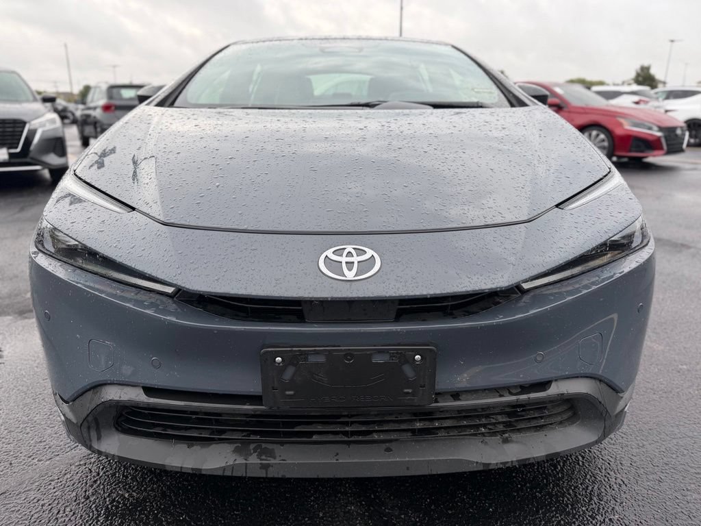 Used 2025 Toyota Prius LE FWD image 2