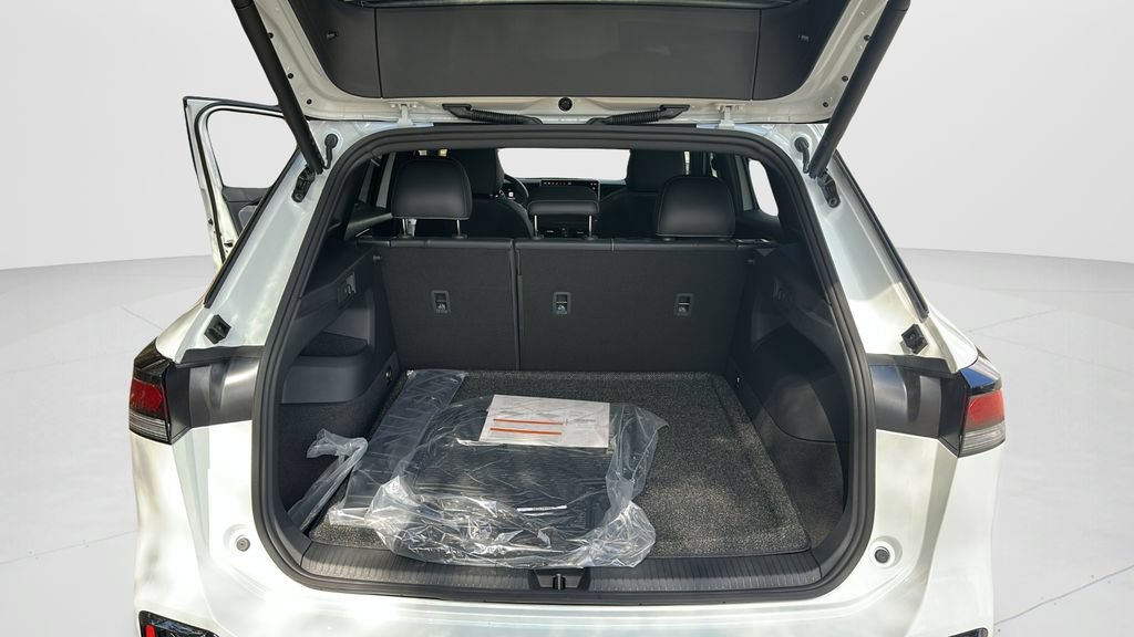 New 2026 Volkswagen Tiguan SE R-Line FWD image 23