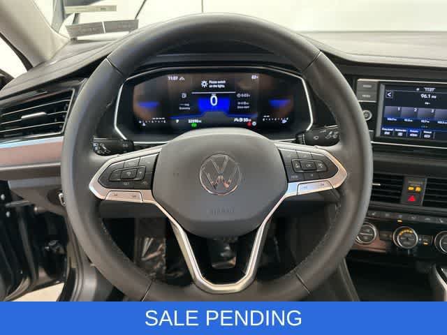 Used 2024 Volkswagen Jetta SE FWD image 7