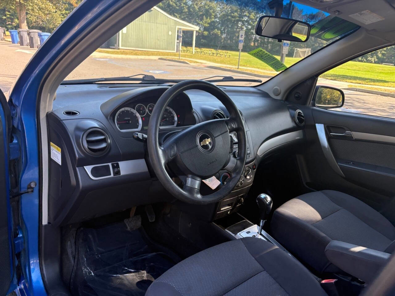 Used 2009 Chevrolet Aveo LT w/ Power and Convenience Package image 12