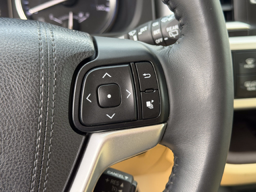 Used 2016 Toyota Highlander XLE AWD/4WD image 28
