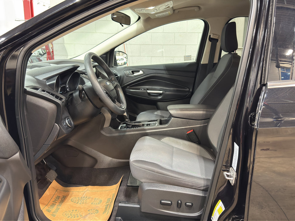 Used 2019 Ford Escape SE image 12