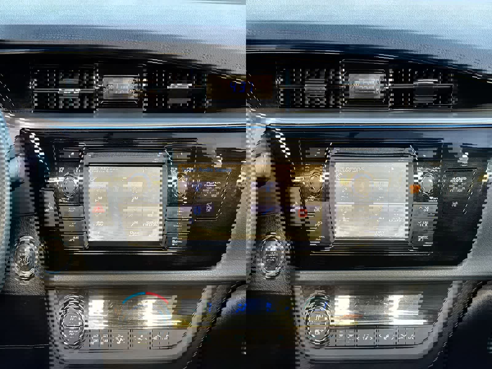 Used 2015 Toyota Corolla S Premium FWD image 29