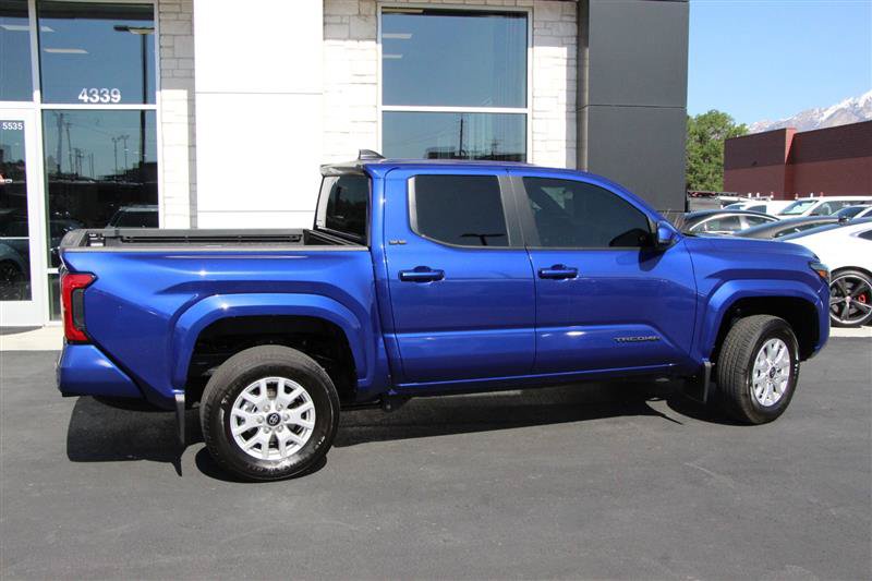 Used 2025 Toyota Tacoma SR5 AWD/4WD image 8