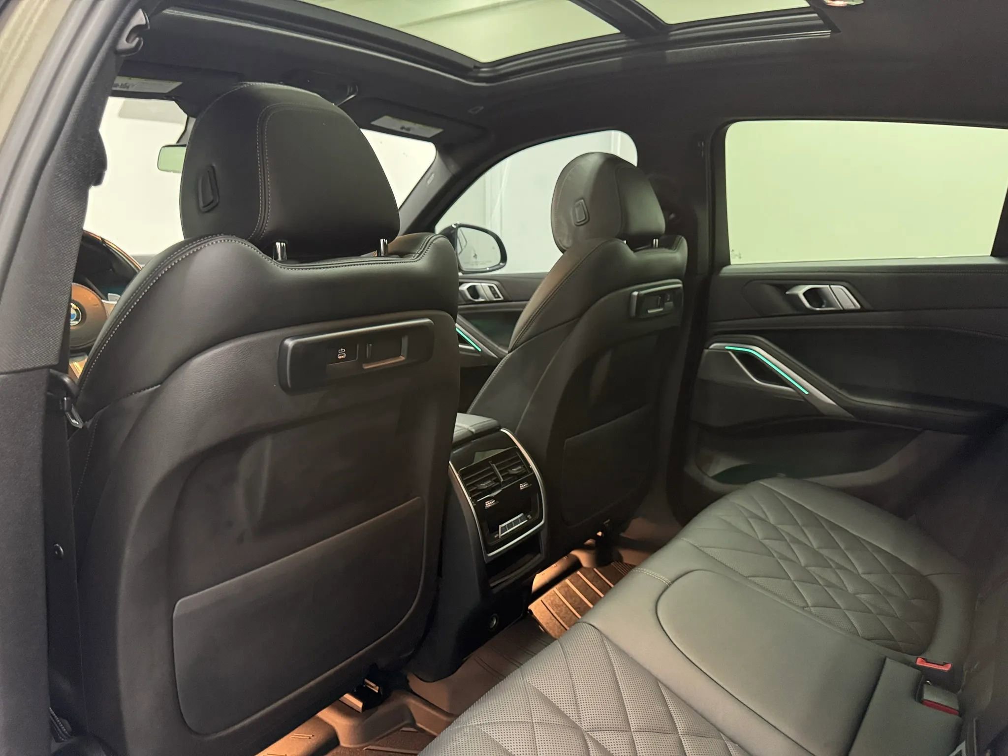 Used 2023 BMW X6 xDrive40i w/ M Sport Package image 14