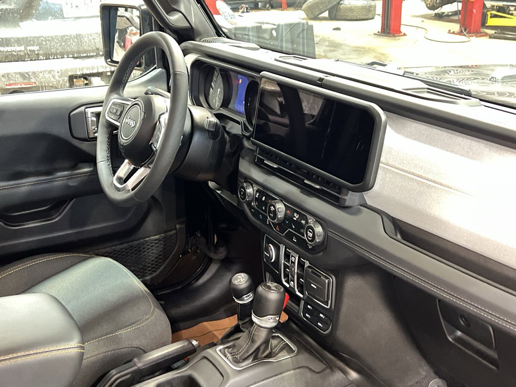 Used 2025 Jeep Wrangler Backcountry image 27