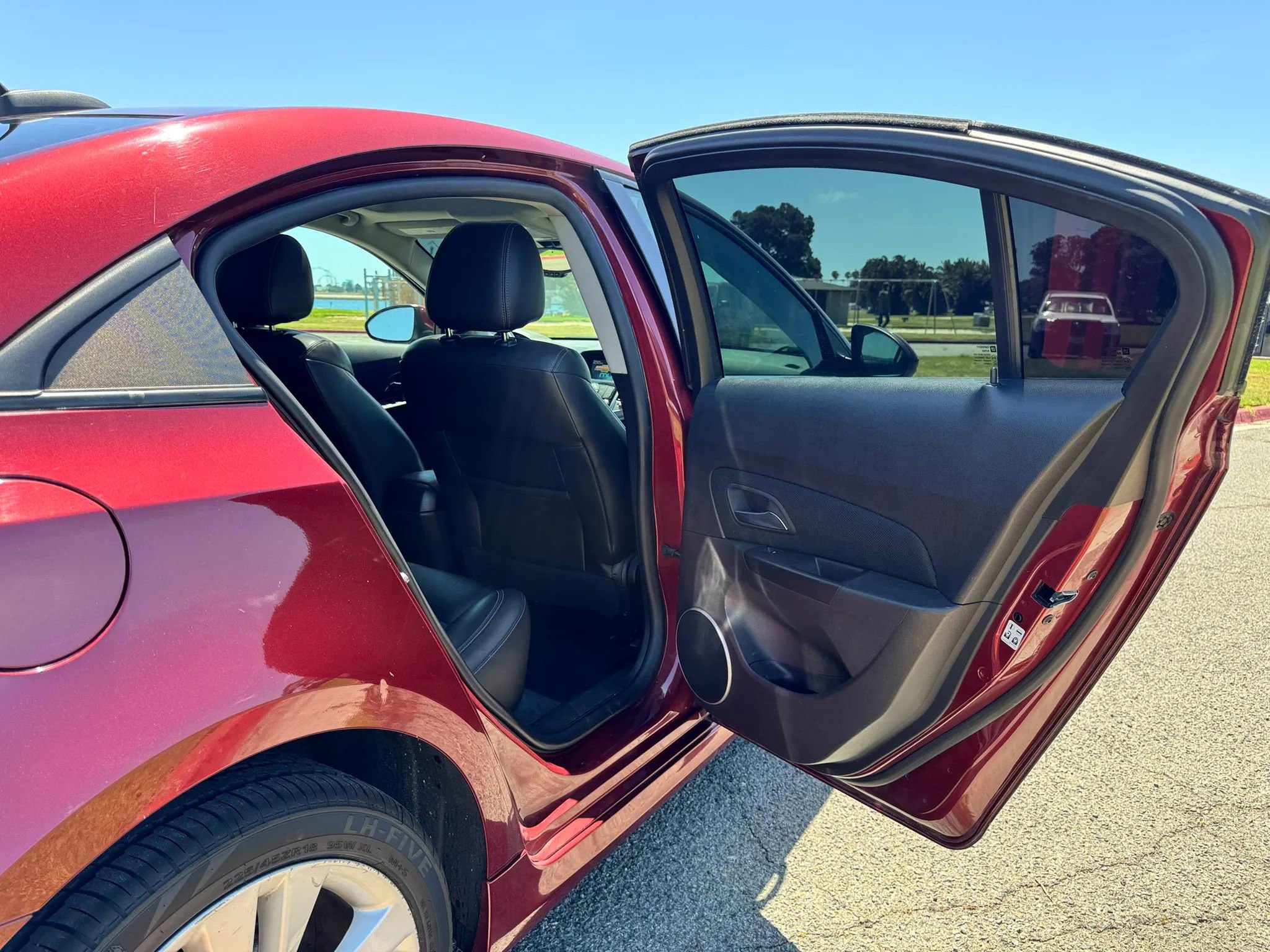 Used 2016 Chevrolet Cruze LTZ w/ Sun, Sound and Sport Package FWD image 27
