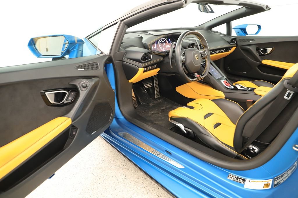 Used 2020 Lamborghini Huracan EVO RWD image 14