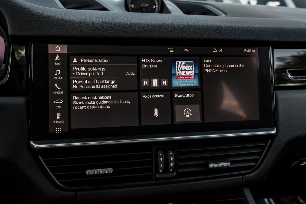 Used 2021 Porsche Cayenne image 30