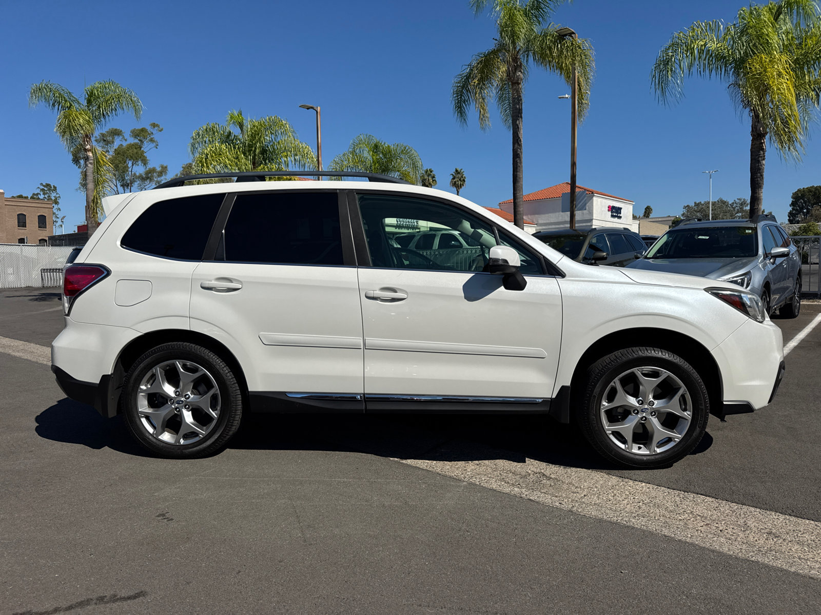 Used 2017 Subaru Forester 2.5i Touring AWD/4WD image 5