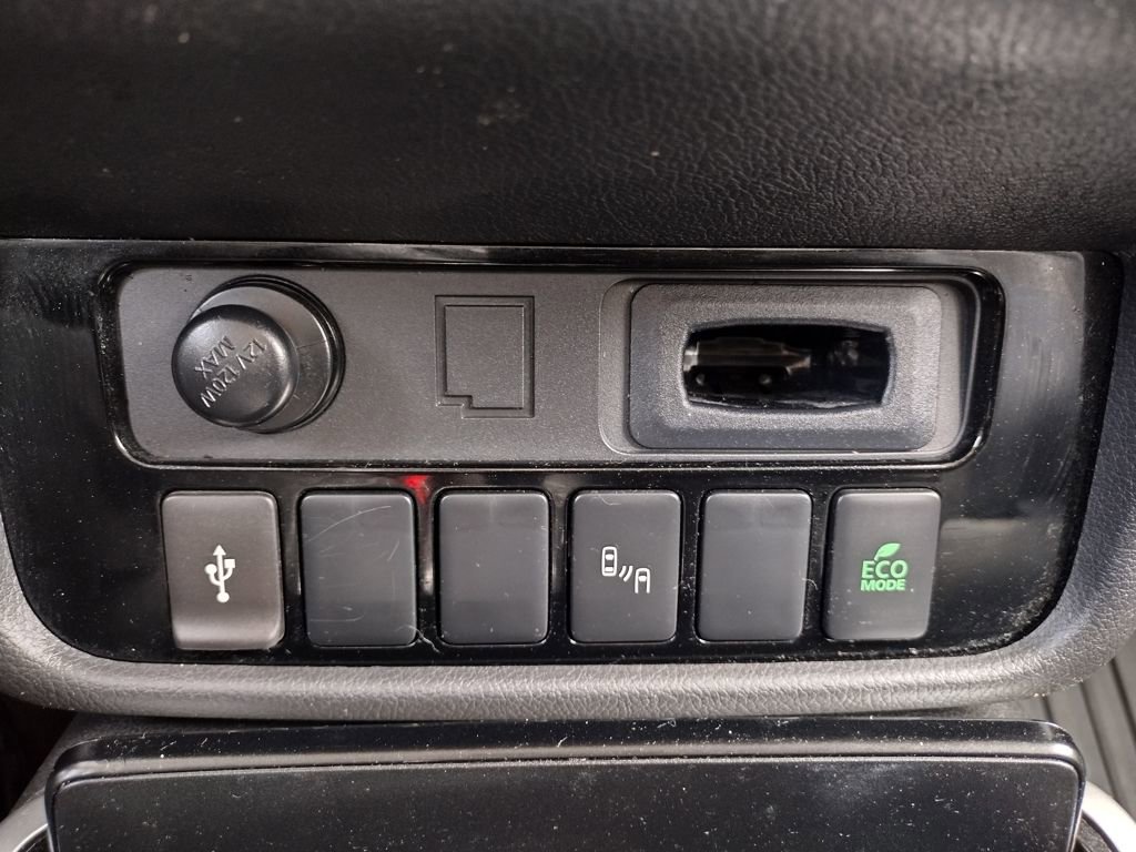 Used 2020 Mitsubishi Outlander SE image 29